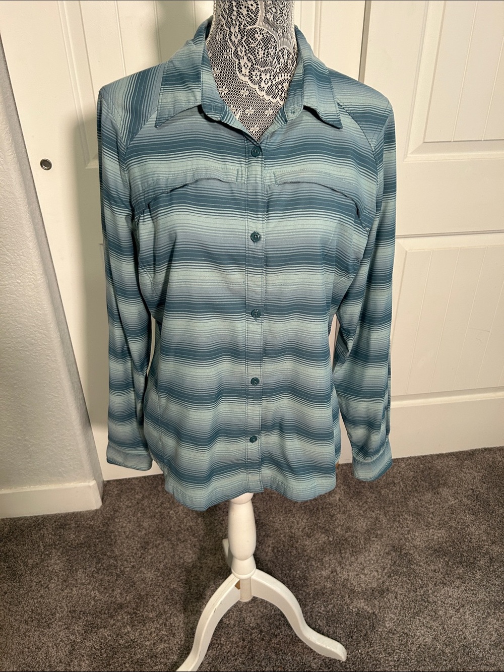 Columbia Blue Striped Button-Down Shirt XL